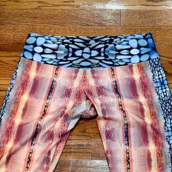 The OM Collection Capri Leggings. Size Medium. - Picture 2 of 7